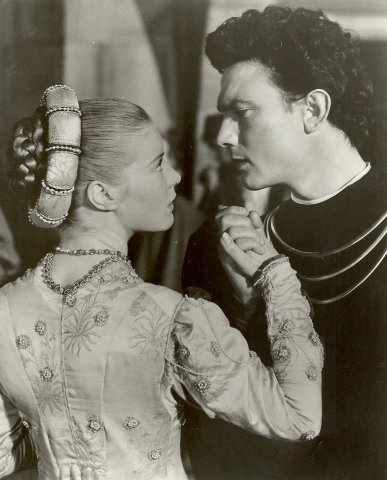 Ромео и Джульетта на балу