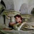 Ромео целует Джульетту в склепе
