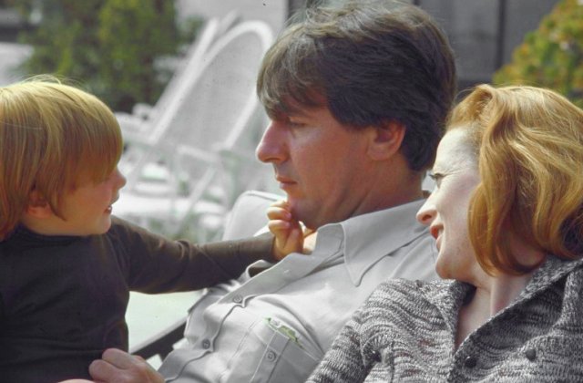 Роберт Стивенс с женой и сыном